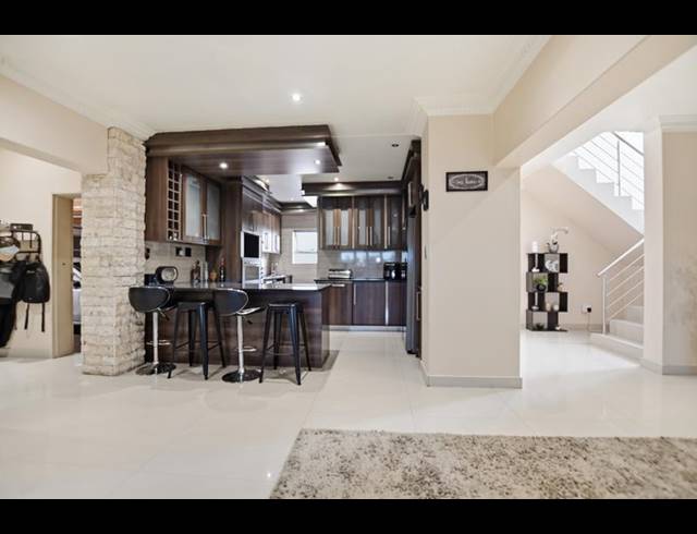 5 BEDROOM HOUSE FOR SALE IN PARKLANDS
